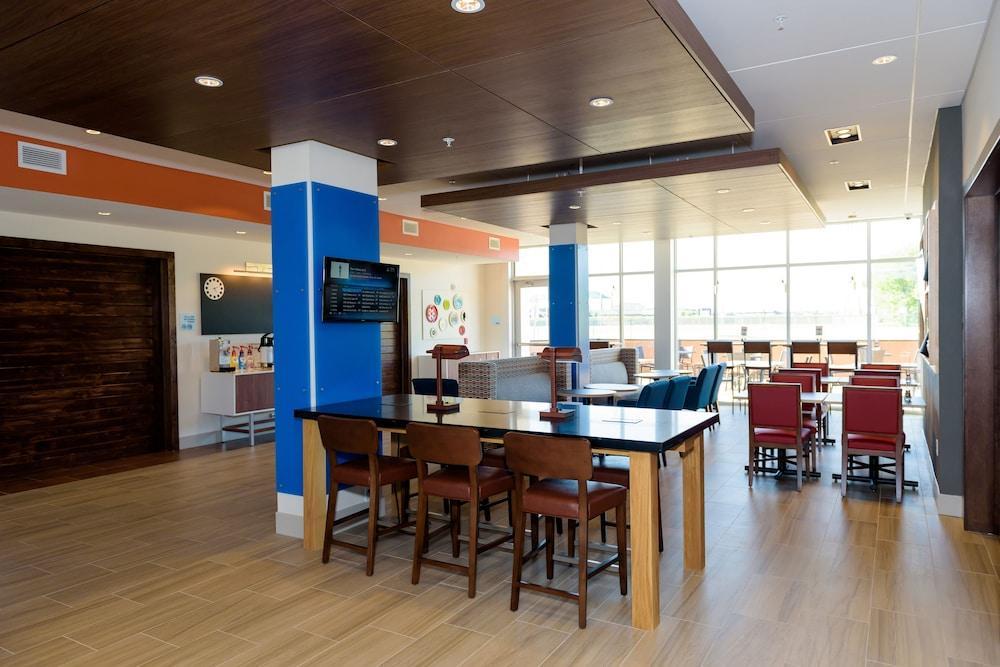 Holiday Inn Express & Suites Mckinney - Frisco East By Ihg Exterior photo