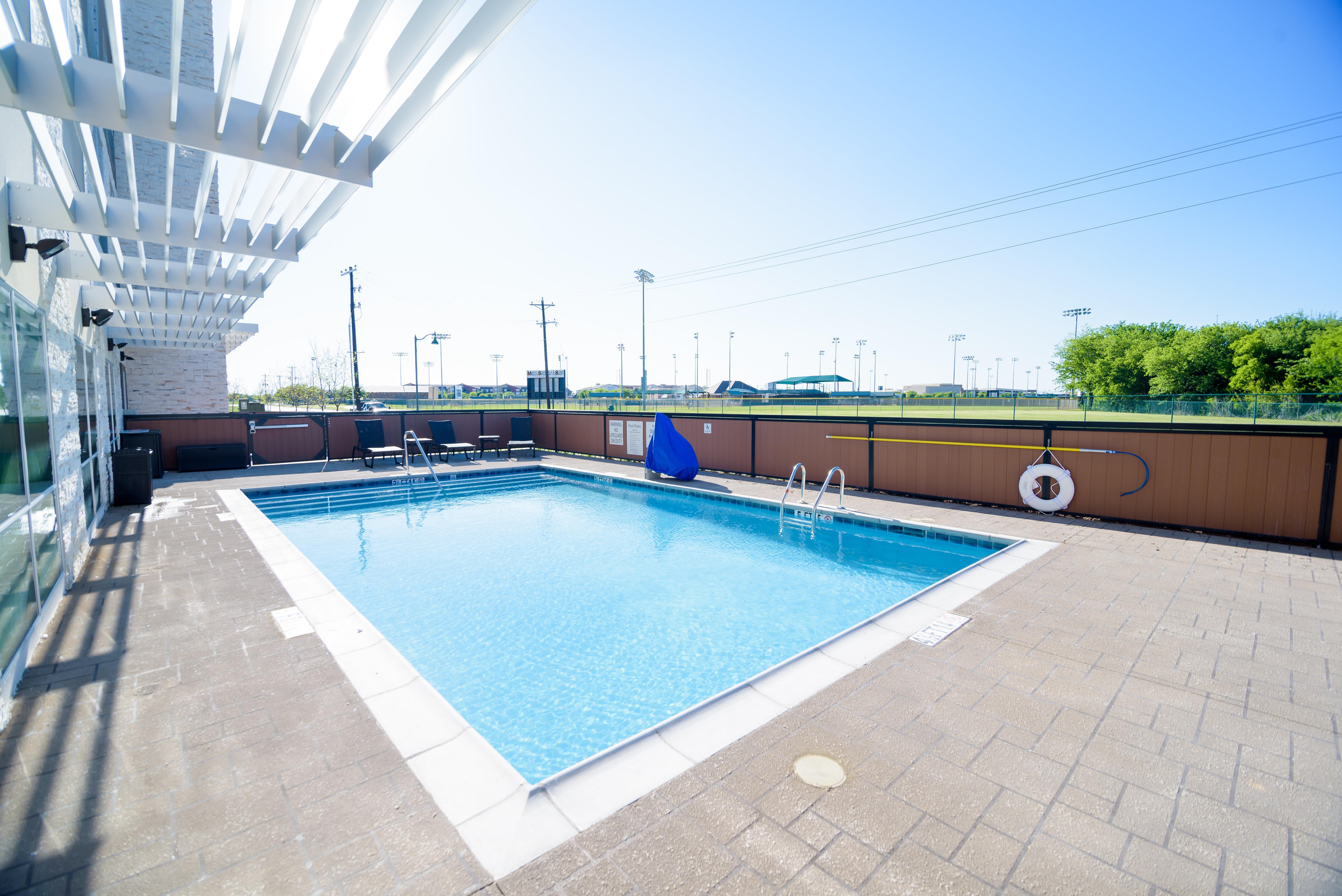 Holiday Inn Express & Suites Mckinney - Frisco East By Ihg Exterior photo