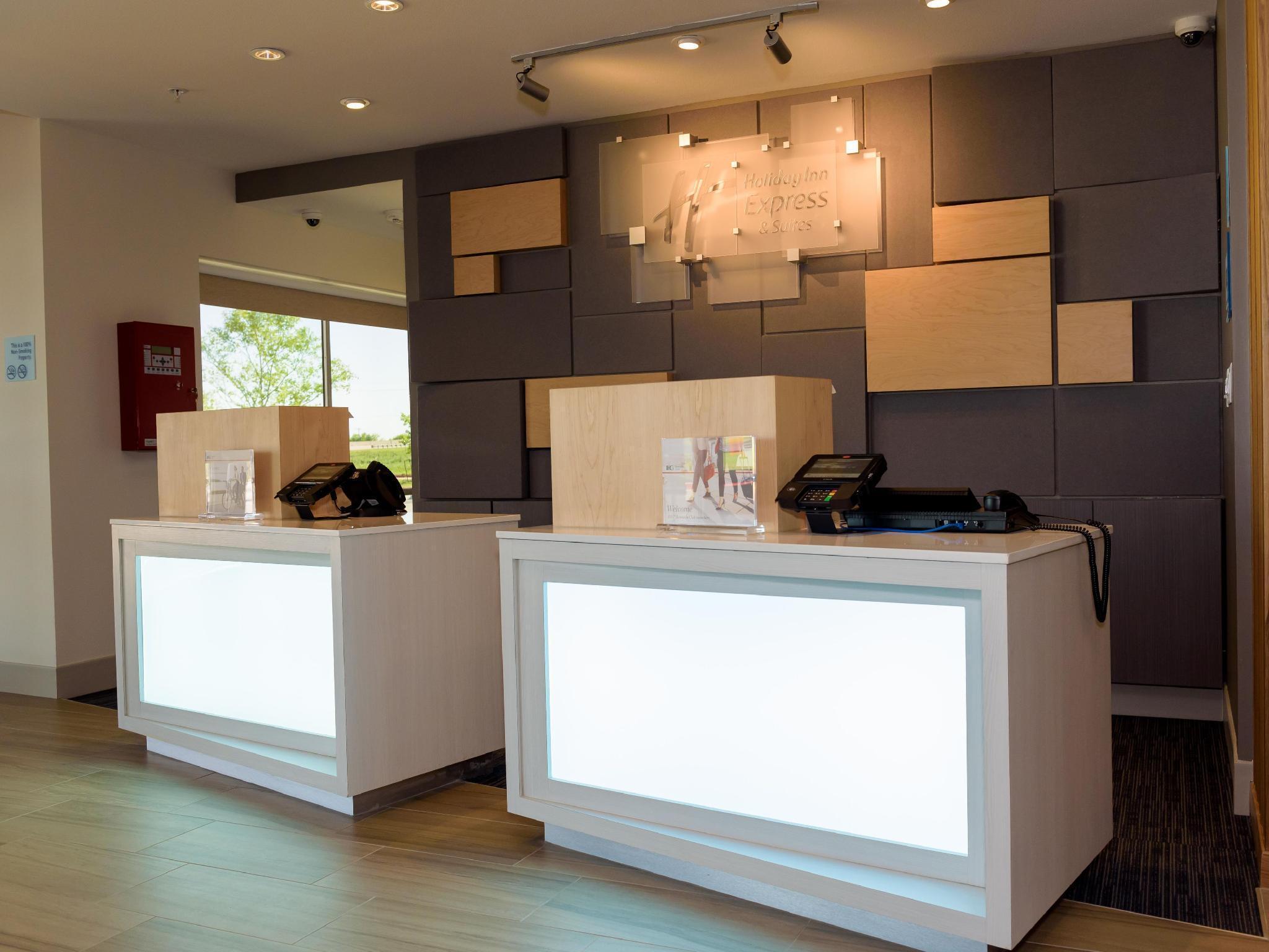 Holiday Inn Express & Suites Mckinney - Frisco East By Ihg Exterior photo